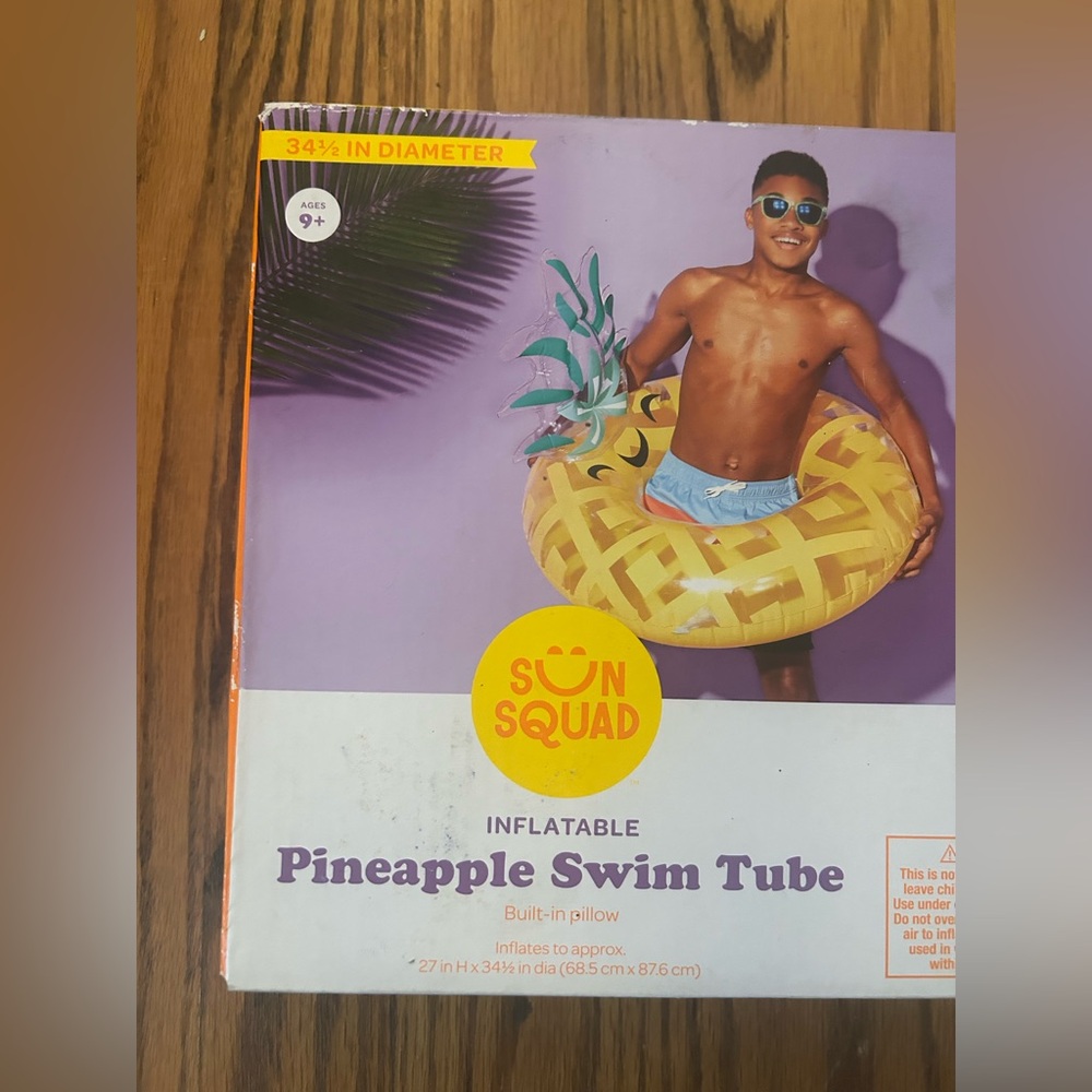 Sun Squad Inflatable Pineapple Inner Tube In Original Packaging Great for Pool - Picture 2 of 9